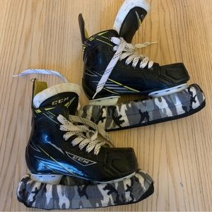 *FLASH SALE* Kids ccm ice skates